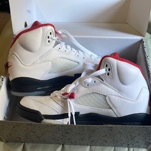 Jordan retro 5 Fire Red